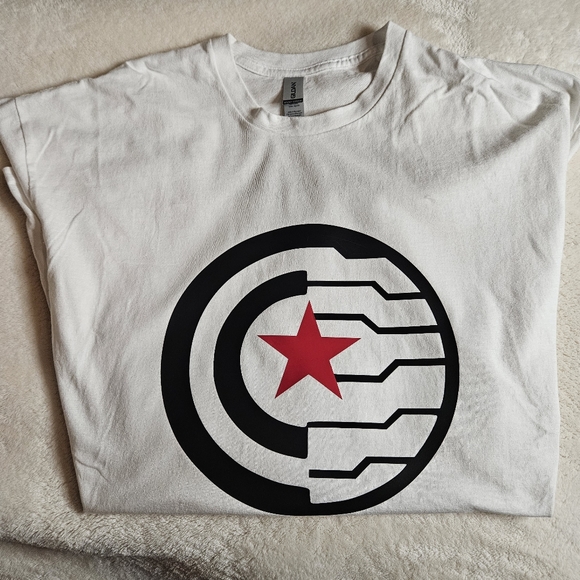 Marvel Captain America and the Winter Soldier shield t-shirt - Picture 2 of 3